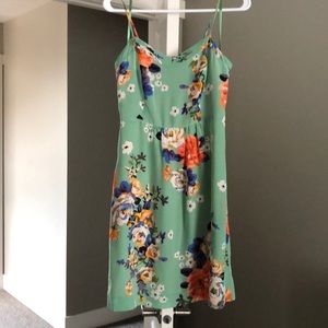 Silk dress sz 4. Excellent condition. Pockets!